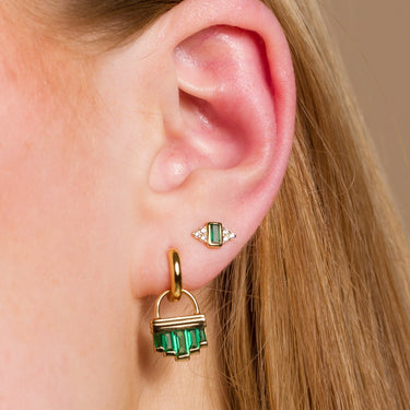 Einzelner grüner Cleopatra Huggie-Ohrring - Einzelner Ohrring
